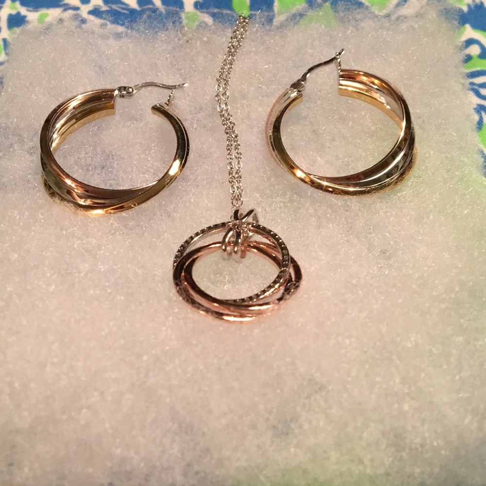 Earring and necklace set